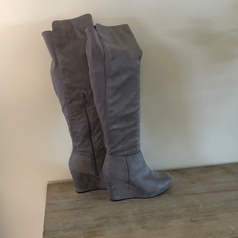 Chinese Laundry gray boots size 8.  Only worn once